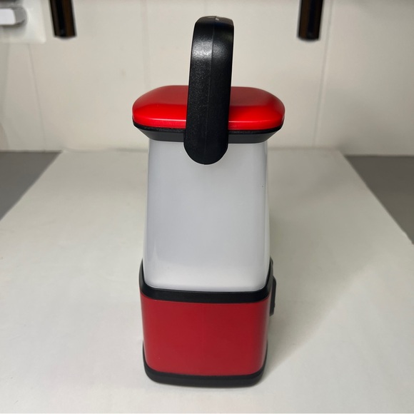 Energizer Weather Ready 500 Lumens Red Emergency Lantern Camping Light - Picture 2 of 9